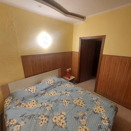 Apartment Arnautskaya *